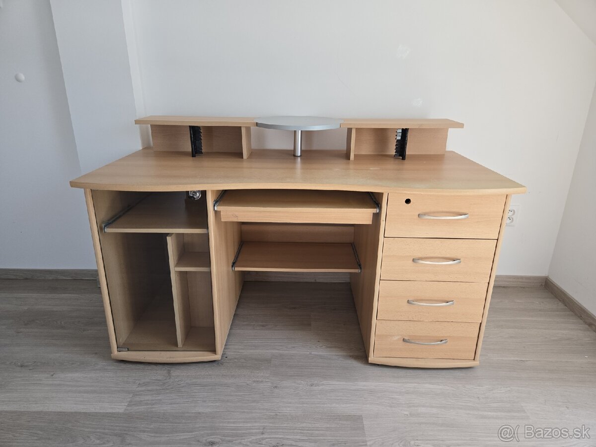 Počítačový stôl