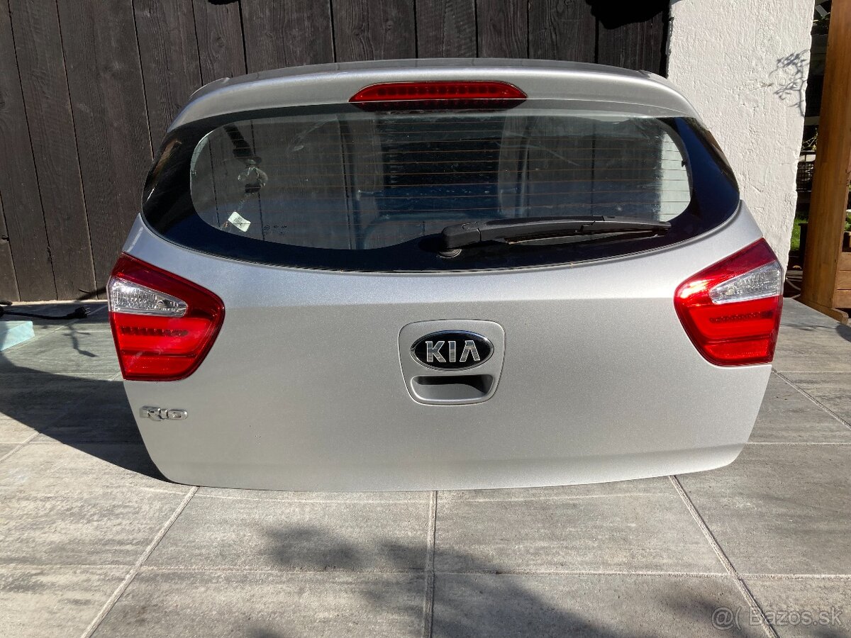 Kia rio 2012, Dvere auta a časti auta