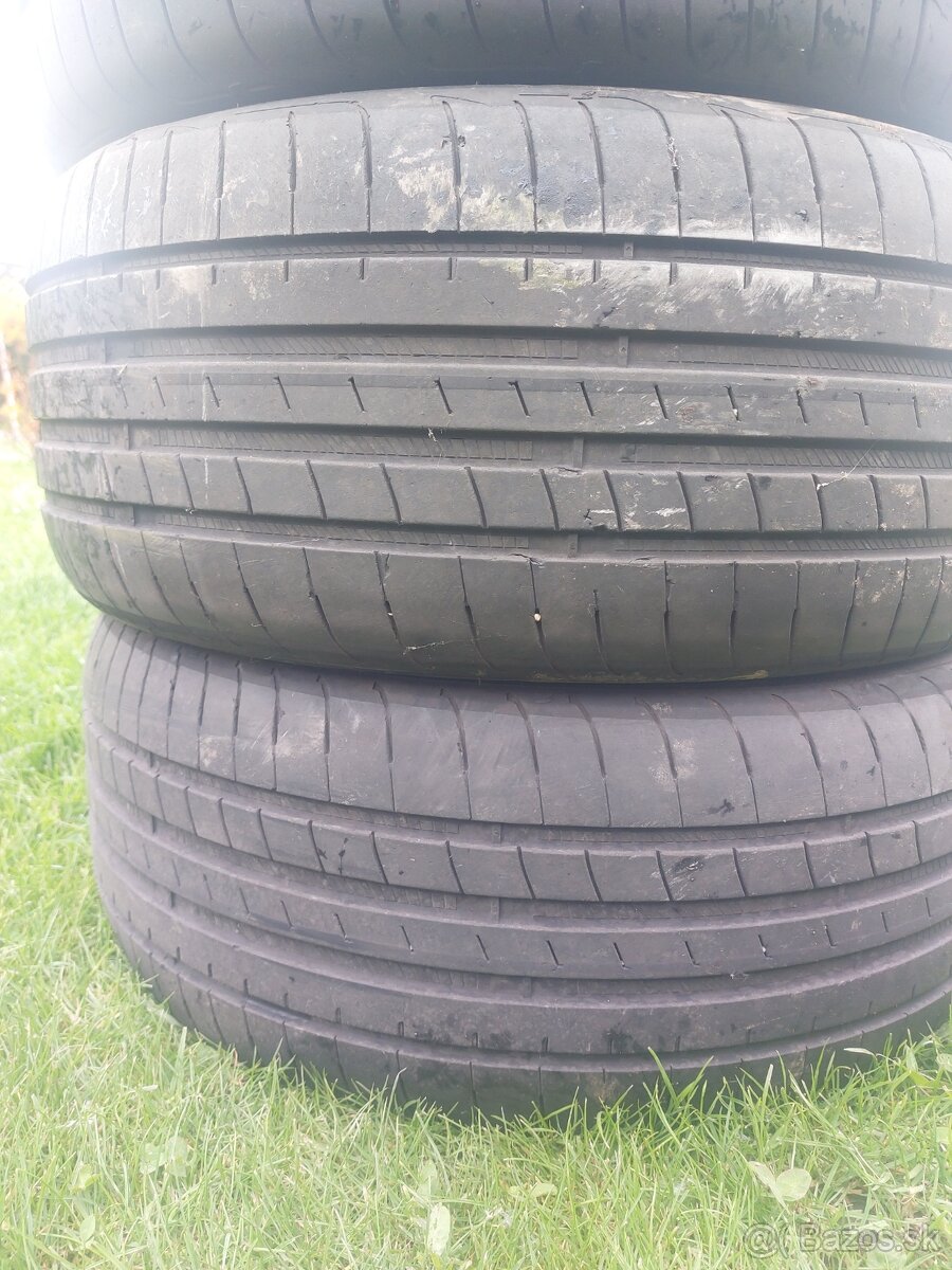 245/40 r19