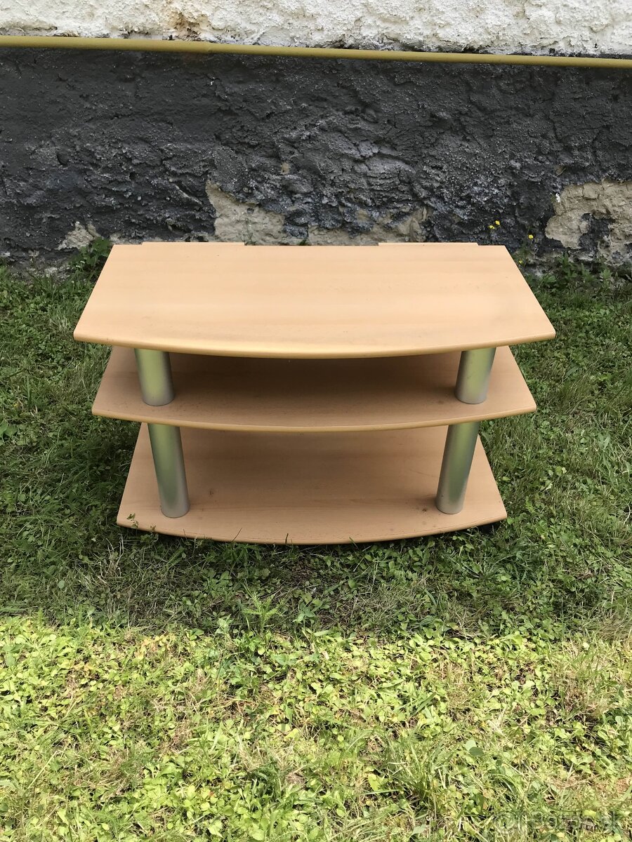 Skrinka pod TV