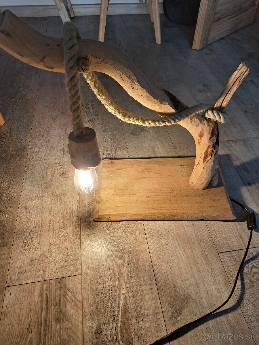 Drevená lampa