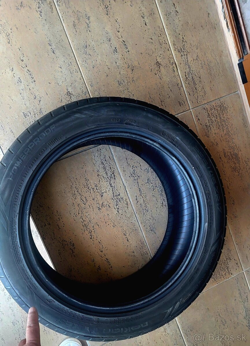Nokian Tyres 235/45 r17 letné