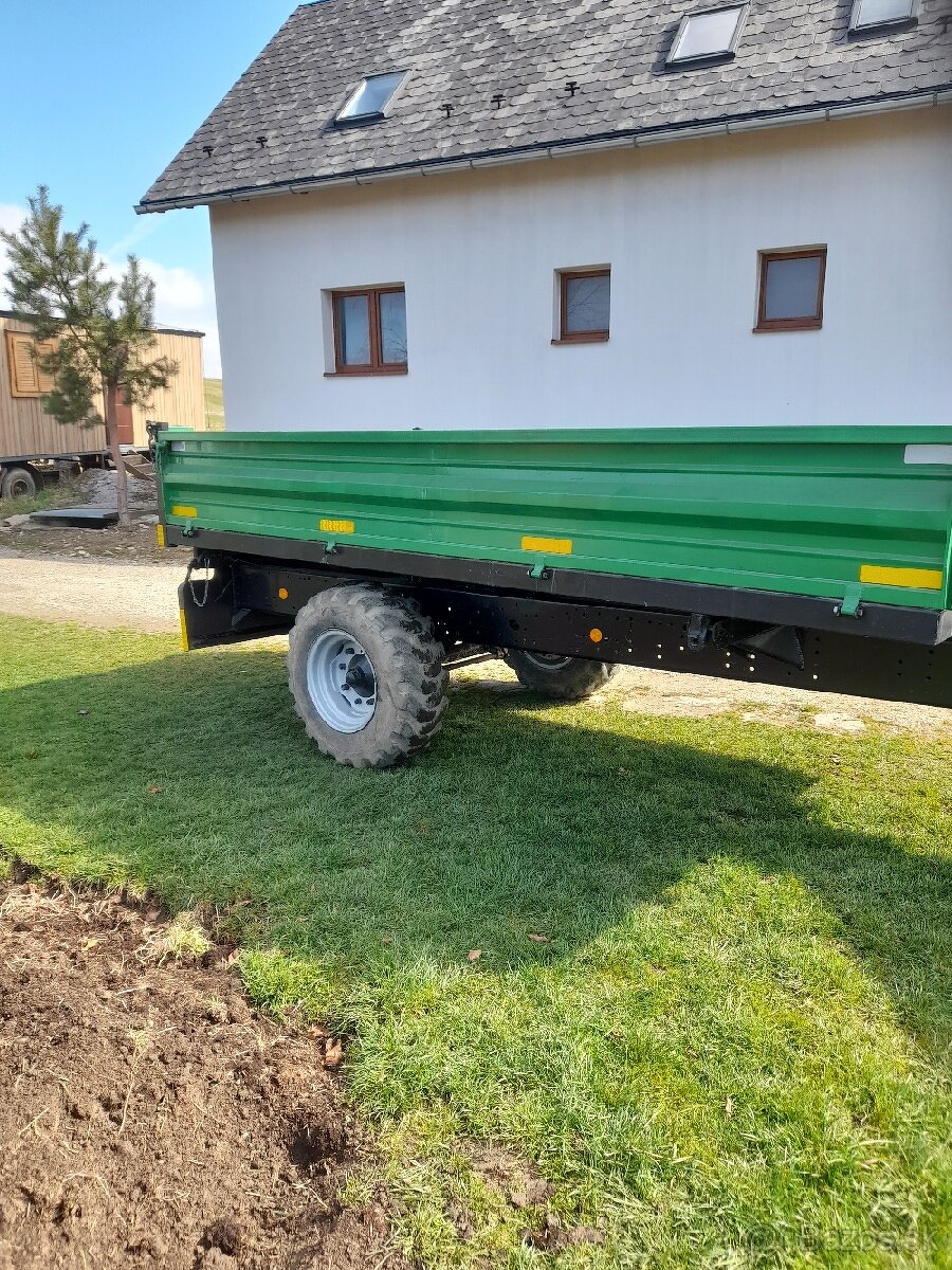 Vyklapacia vlecka