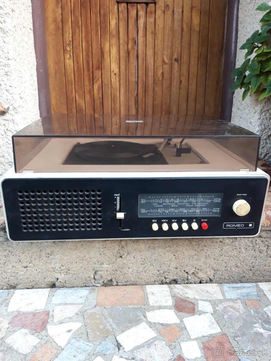 Gramorádio Tesla Romeo 1029A