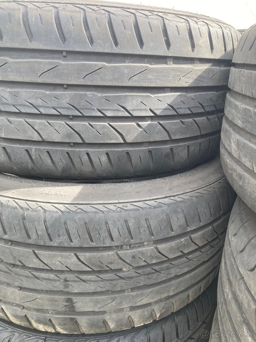Predam pneu. 225/45r17