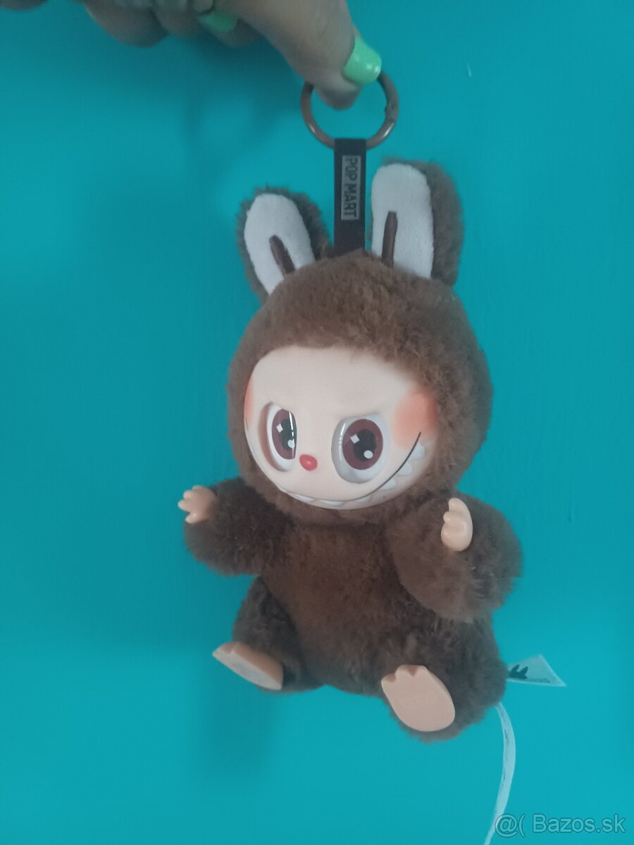 Labubu s ochranným obalom