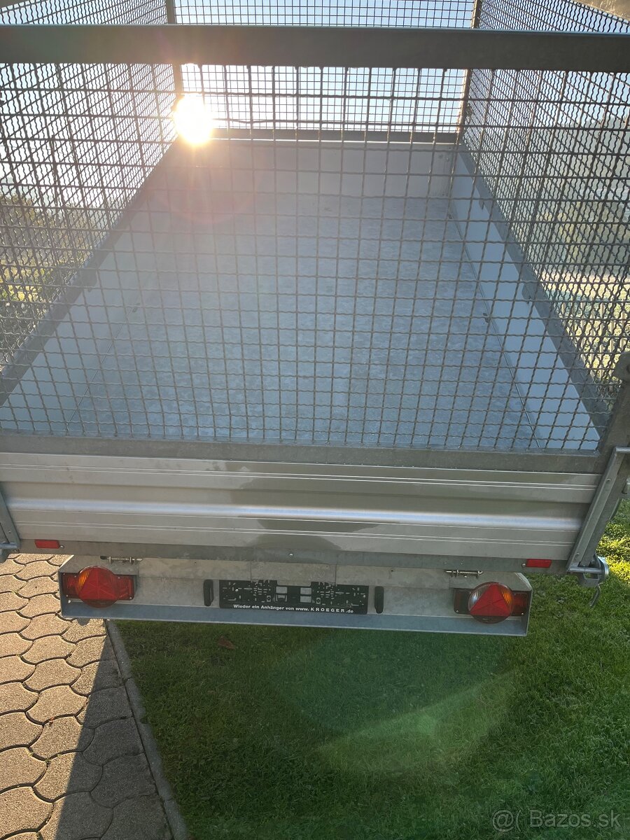 Vyklápacia vlečka príves