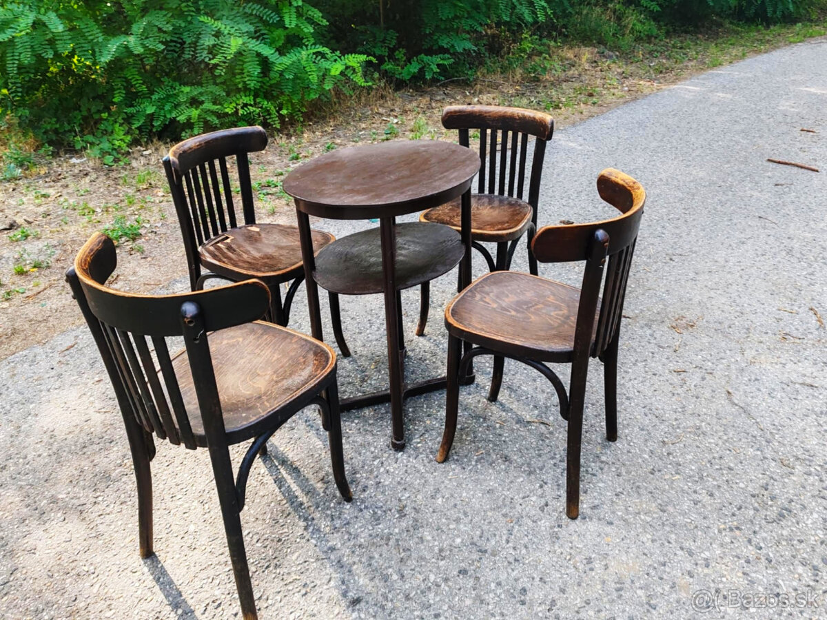 Kaviarenský stolík J. Hoffmann a 4x stolička Thonet