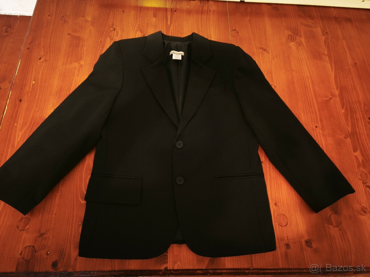Predam raz pouzity oblek na chlapca