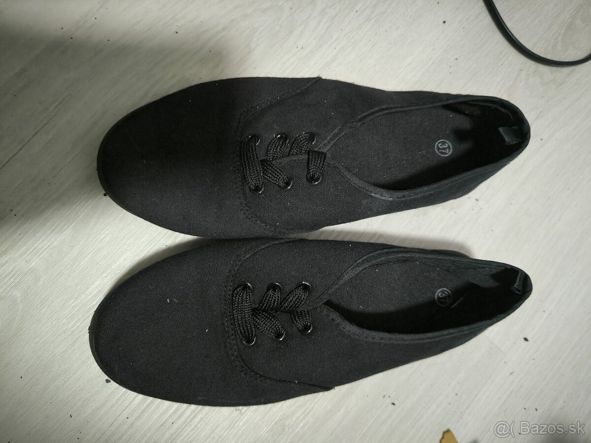 Nové plátené čierne letné tenisky veľkosť 37 symbolická 5 €