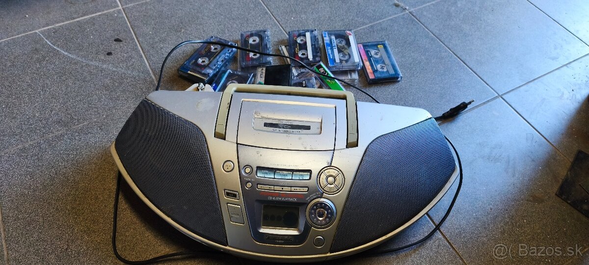 Predám magnetofon na kazety a cd