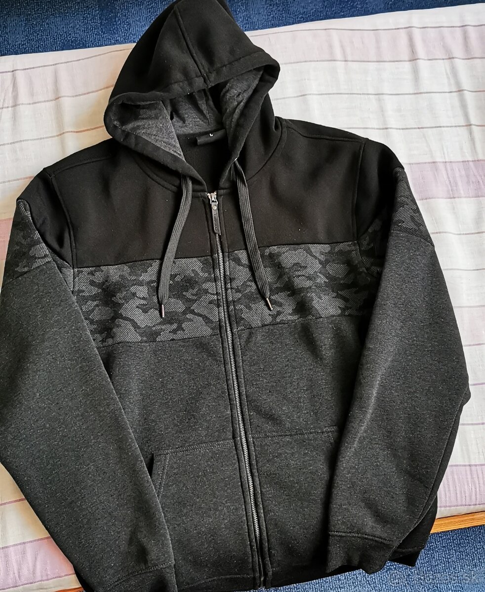 Rozopínateľná mikina s kapucňou