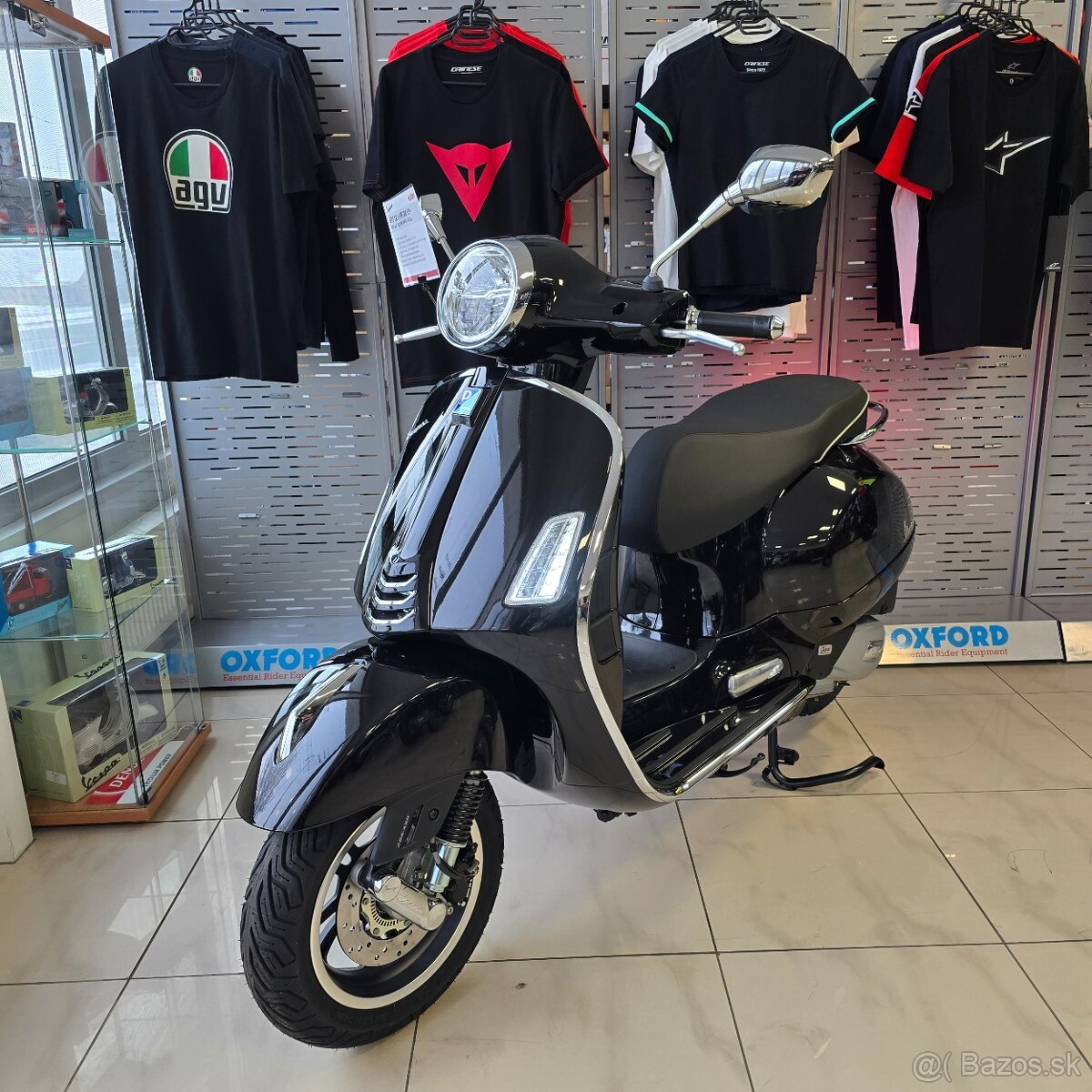 Vespa GTS 125 čierna