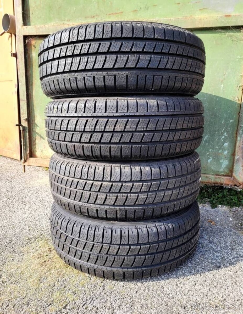 215/60 R17 C Goodyear CELOROČNÉ