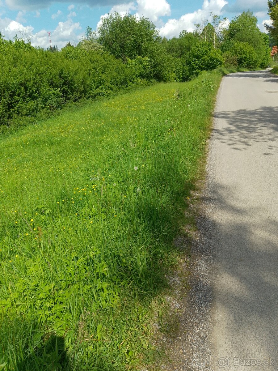 Na predaj pozemok s výmerou 320 a 553m2