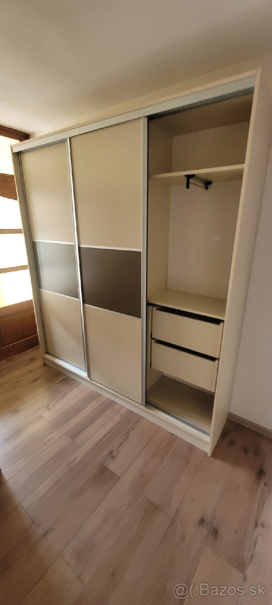 Skriňa rolldor