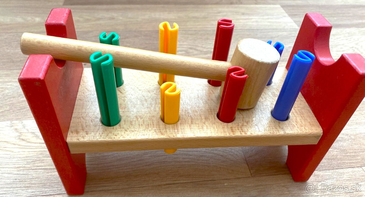 Drevená zatĺkačka IKEA