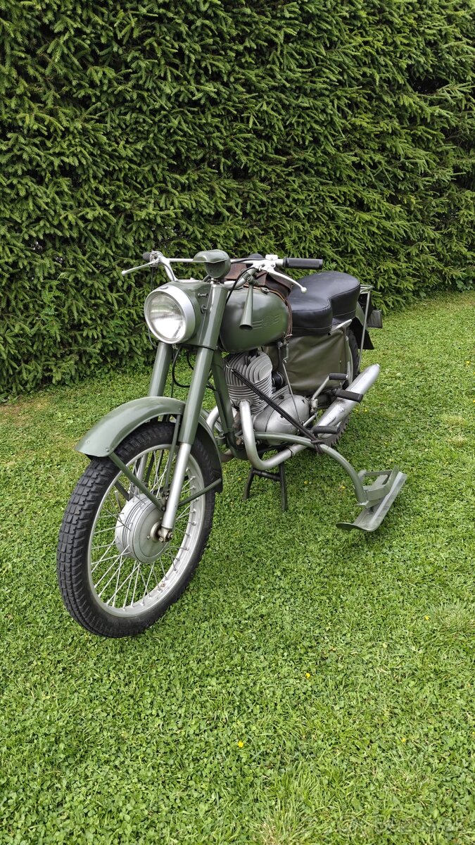 Jawa 250/579 Army