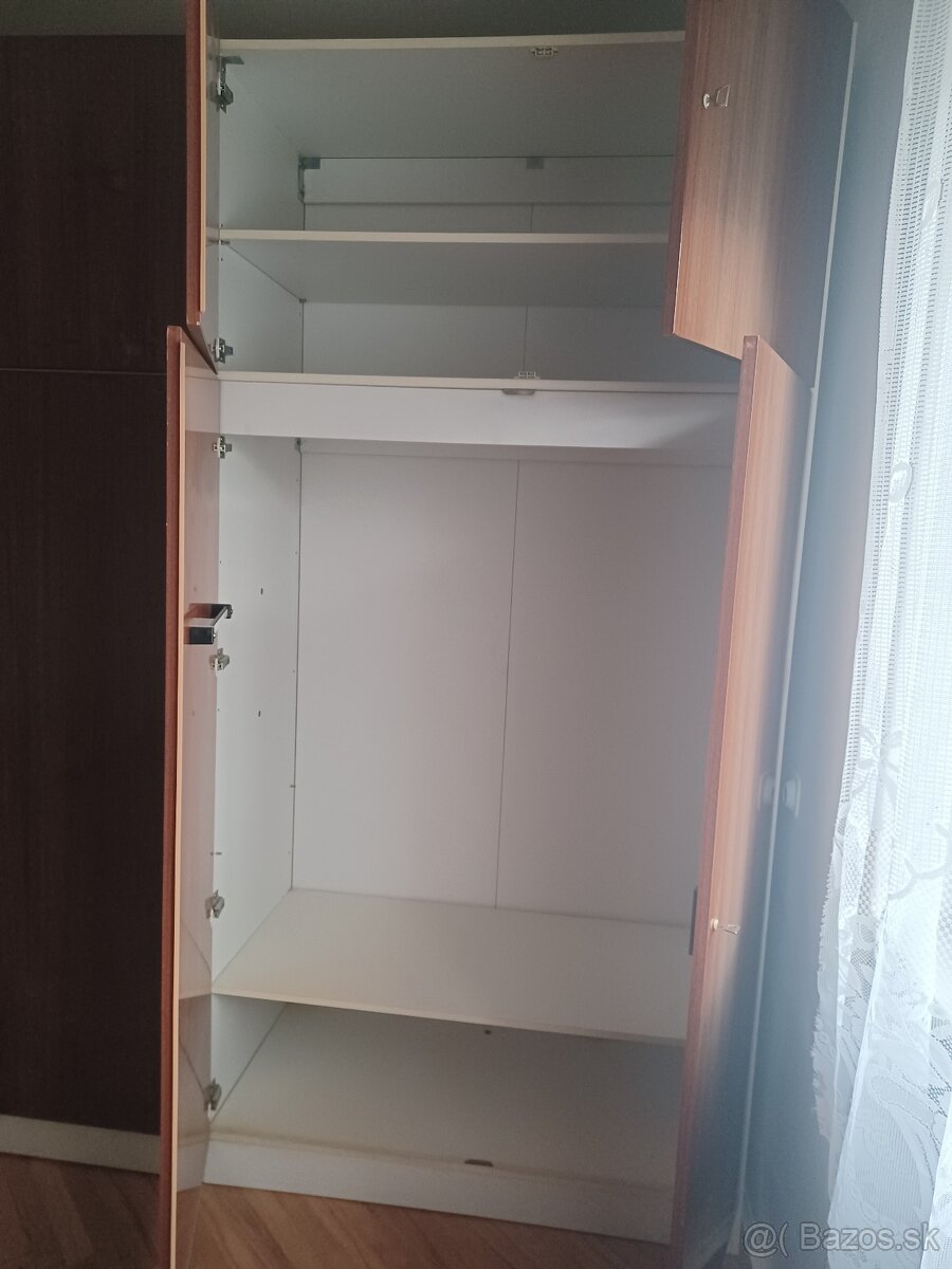 Skriňa šatníkova