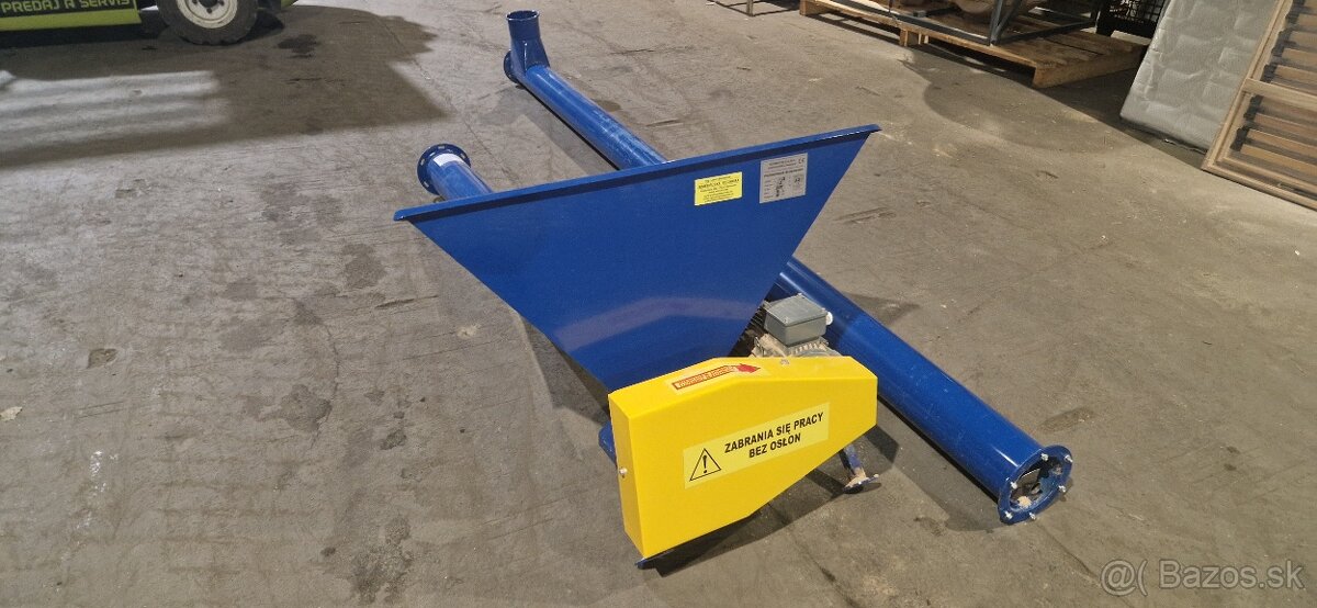 Šnekový dopravník "šikmý" s násypkou a motorom dole