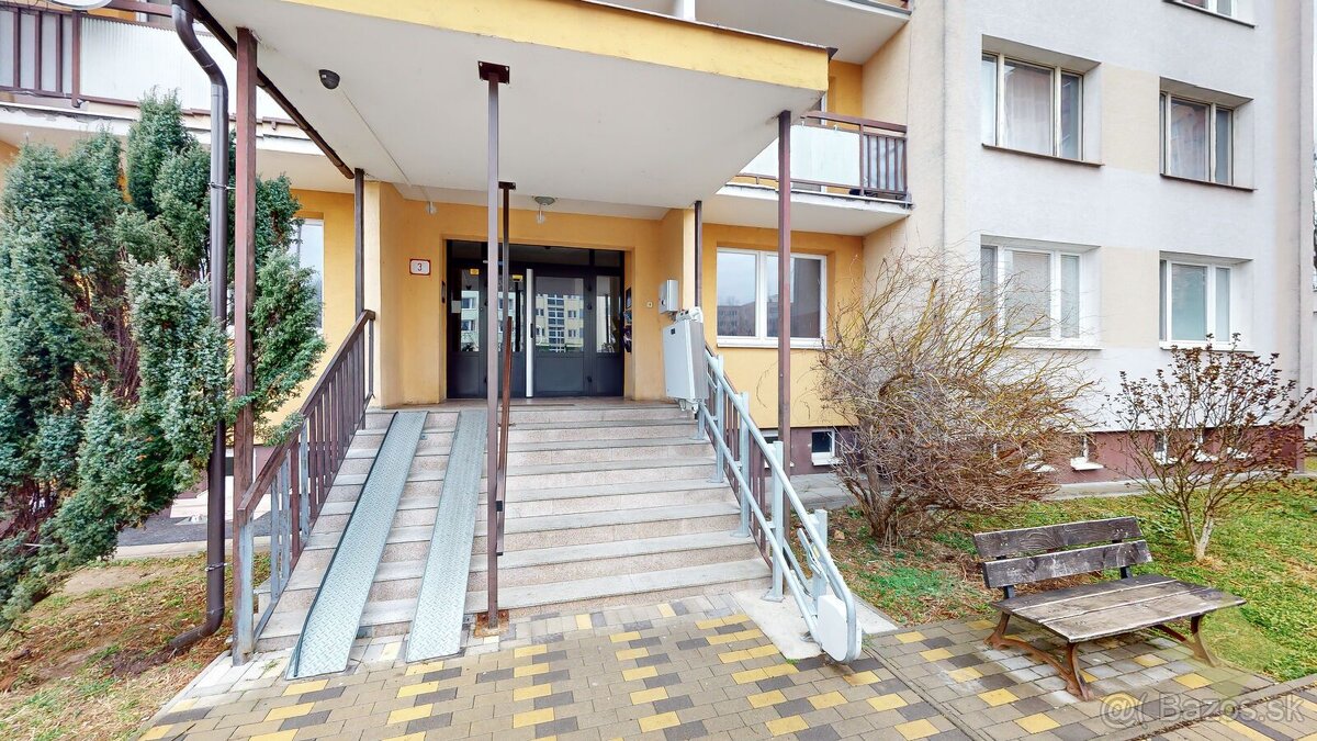 Na predaj 3 izbový byt v Lučenci na Rúbanisku III na 8/12 po