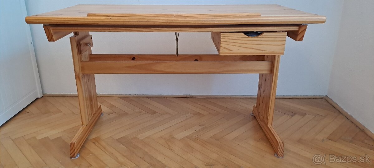 Pisaci stol nastavitelny