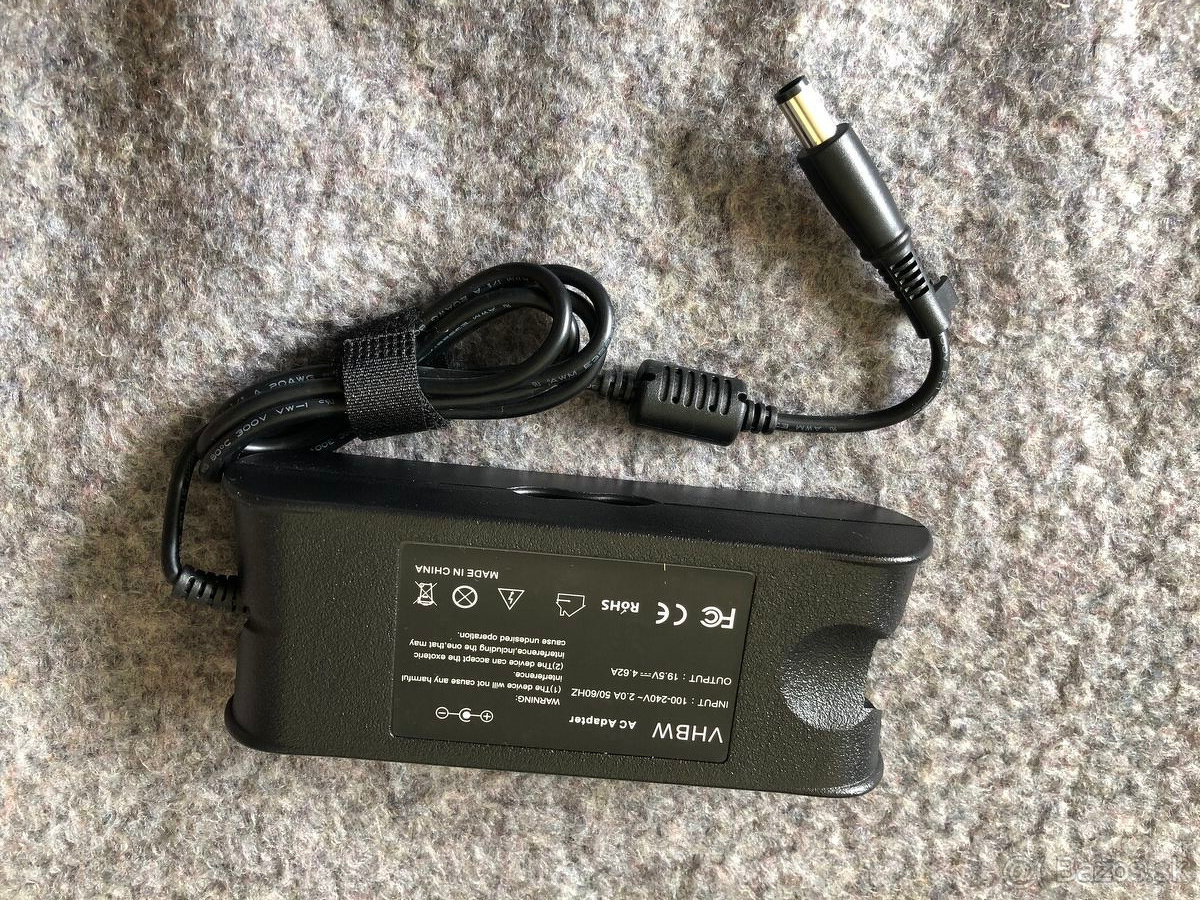 Nabíjačka na notebook. DELL - okrúhla hrubá koncovka.