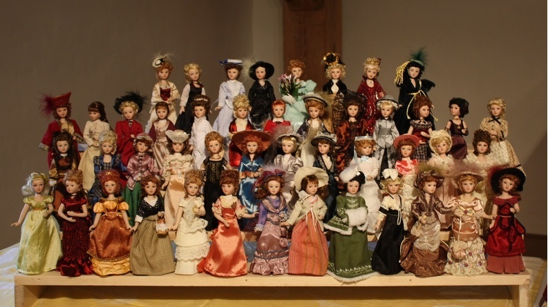damy minulych epoch 43 kusov porcelanova babika