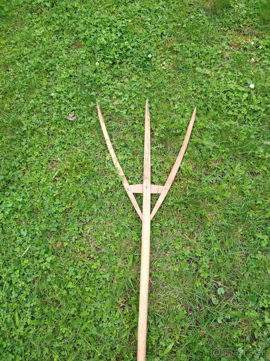 Drevené vidly - predám.