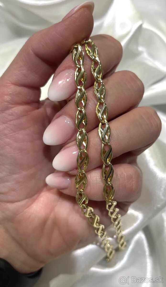 NOVÁ Krásna zlatá retiazka s moderným dizajnom - Korai