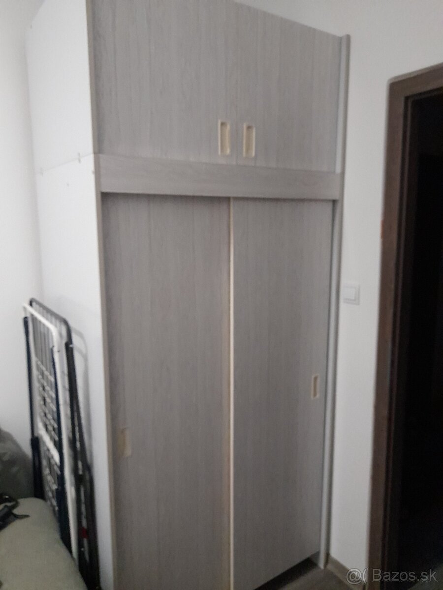 Skriňa s nadstavcom