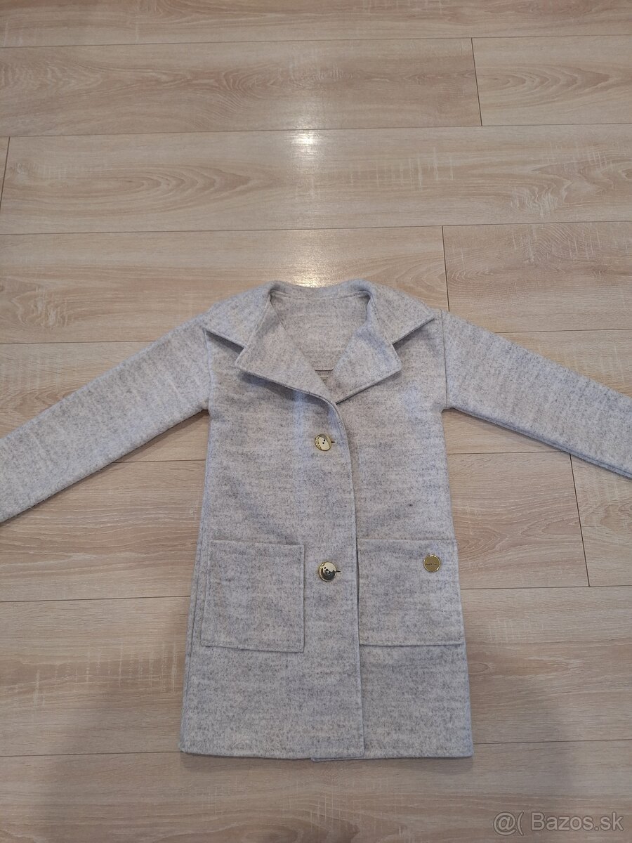 Prechodný dievčenský kabát