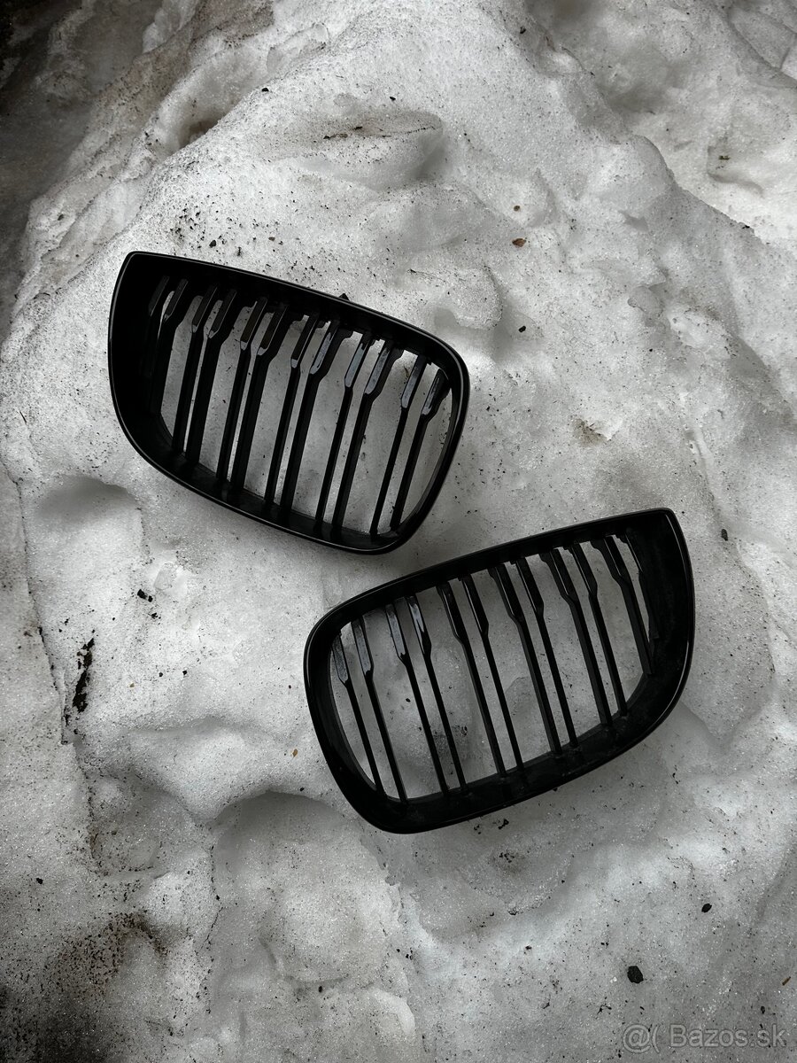 Bmw E87 predfacelift čierne leskle ladvinky