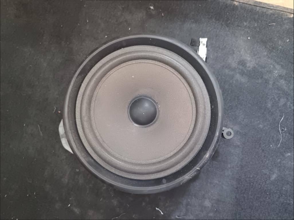 Reproduktor audi a4 b6 b7