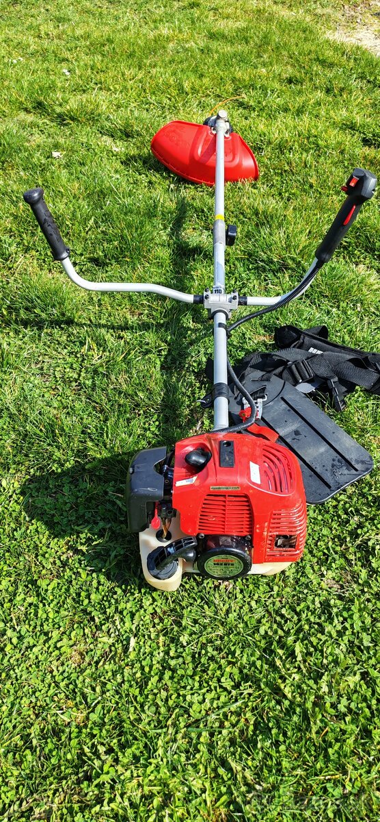 Hecht 142 BTS krovinorez