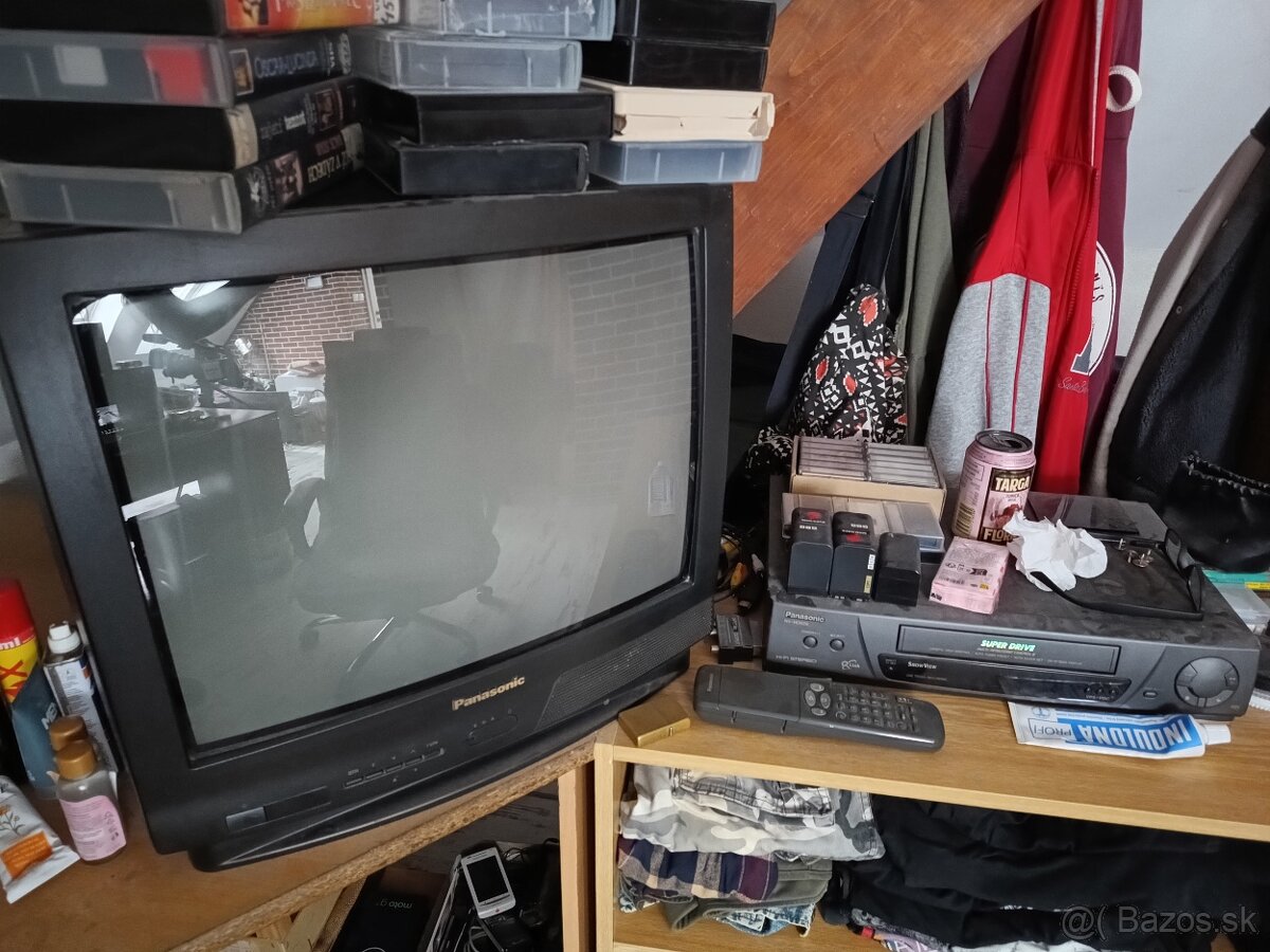 Ponúkam Crt TV PANASONIC S VIDEOM, kazety
