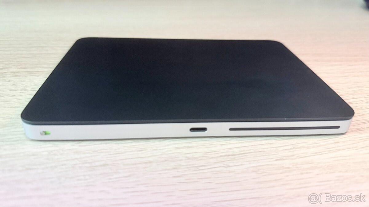 Apple Magic Trackpad 2024 – Čierny