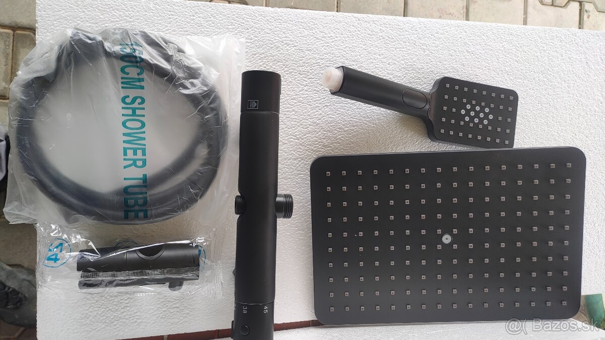 Termostatický sprchový set čierny – nový