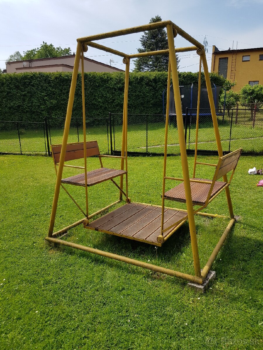 Kovová retro hojdačka