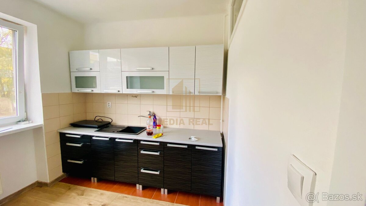 Prerobený 1 izbový byt, 35 m2 Nové Mesto nad Váhom