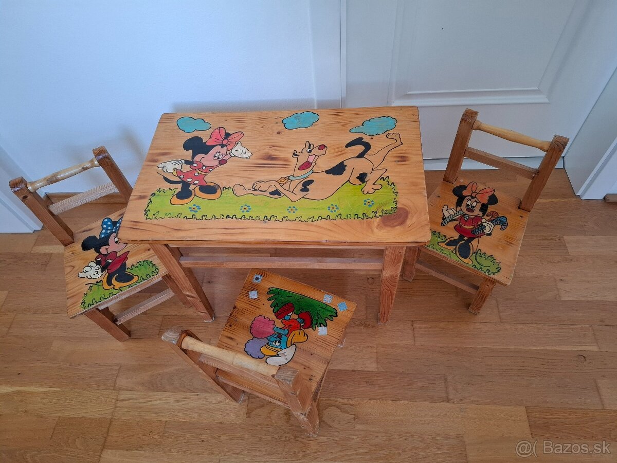Detský stolík so stoličkami Minnie