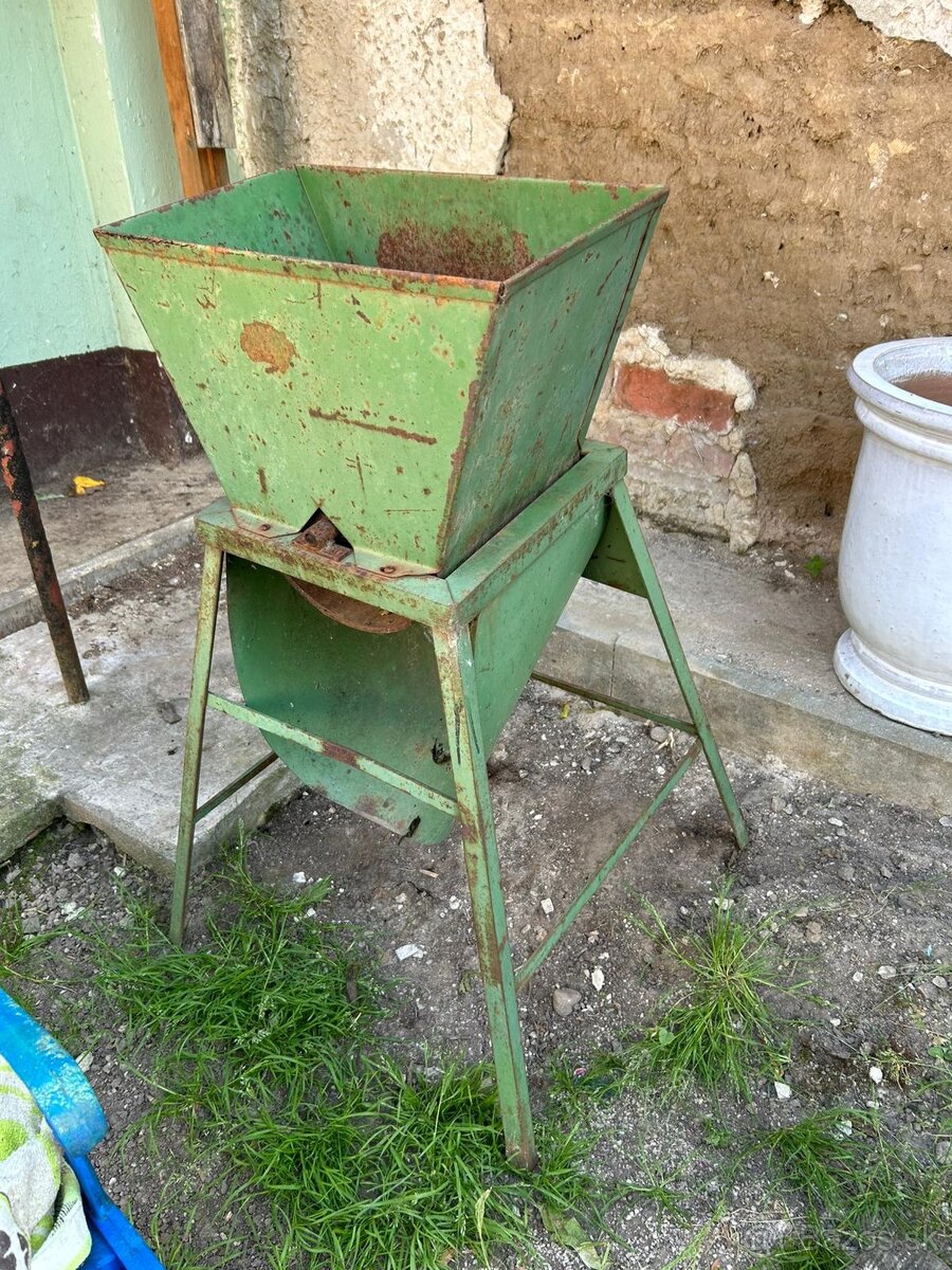 Šrotovník na kukuricu
