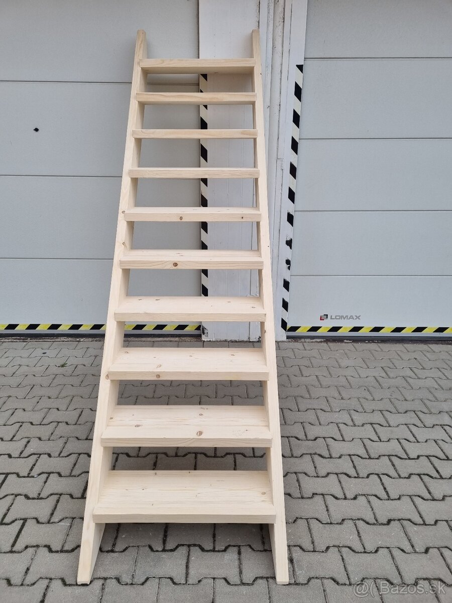 Drevenné schody  z masívu
