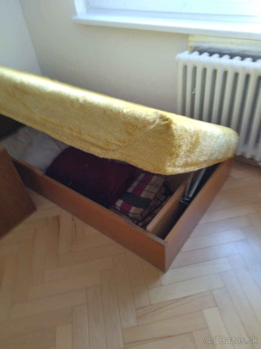 Predám zachovalú válendu s úložným priestorom
