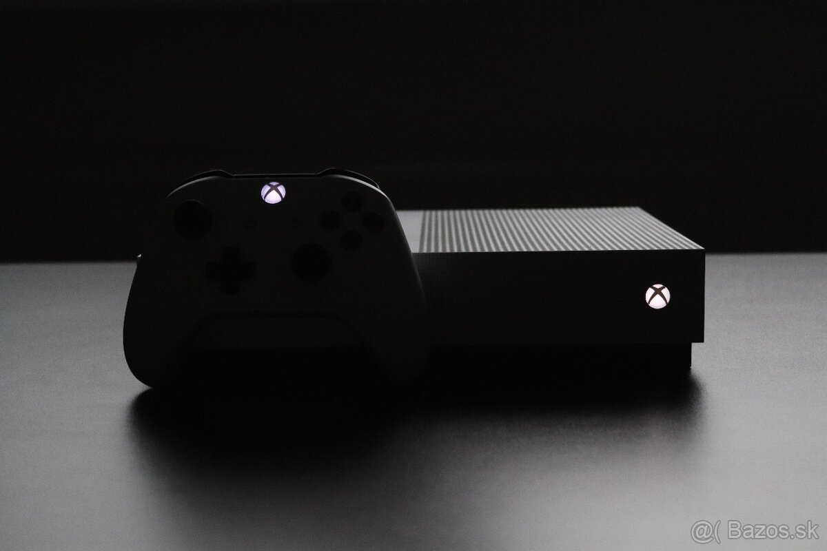 Xbox One S 1TB + ovládač 🎮 – výborný stav, resetovaný