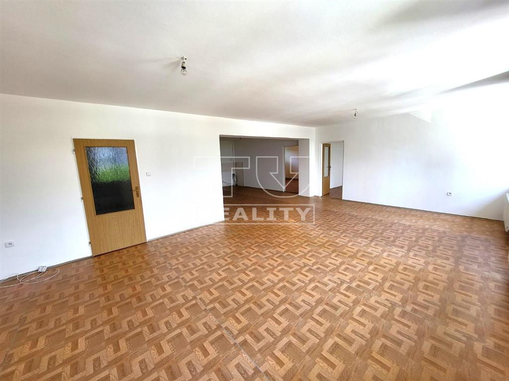 POLYFUNKČNÝ PRIESTOR V CENTRE – SALÓN, KANCELÁRIA,...