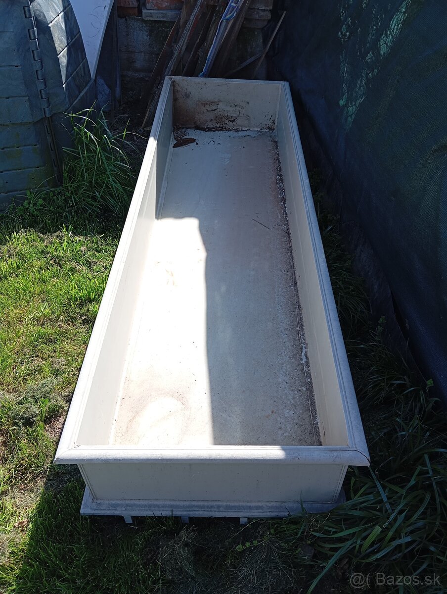 Predám plastovú nádobu bazén pre hydinu.