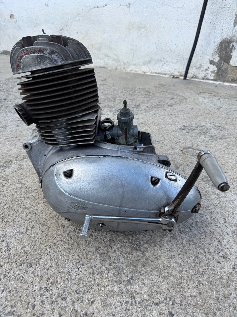 Motor Jawa 250 353