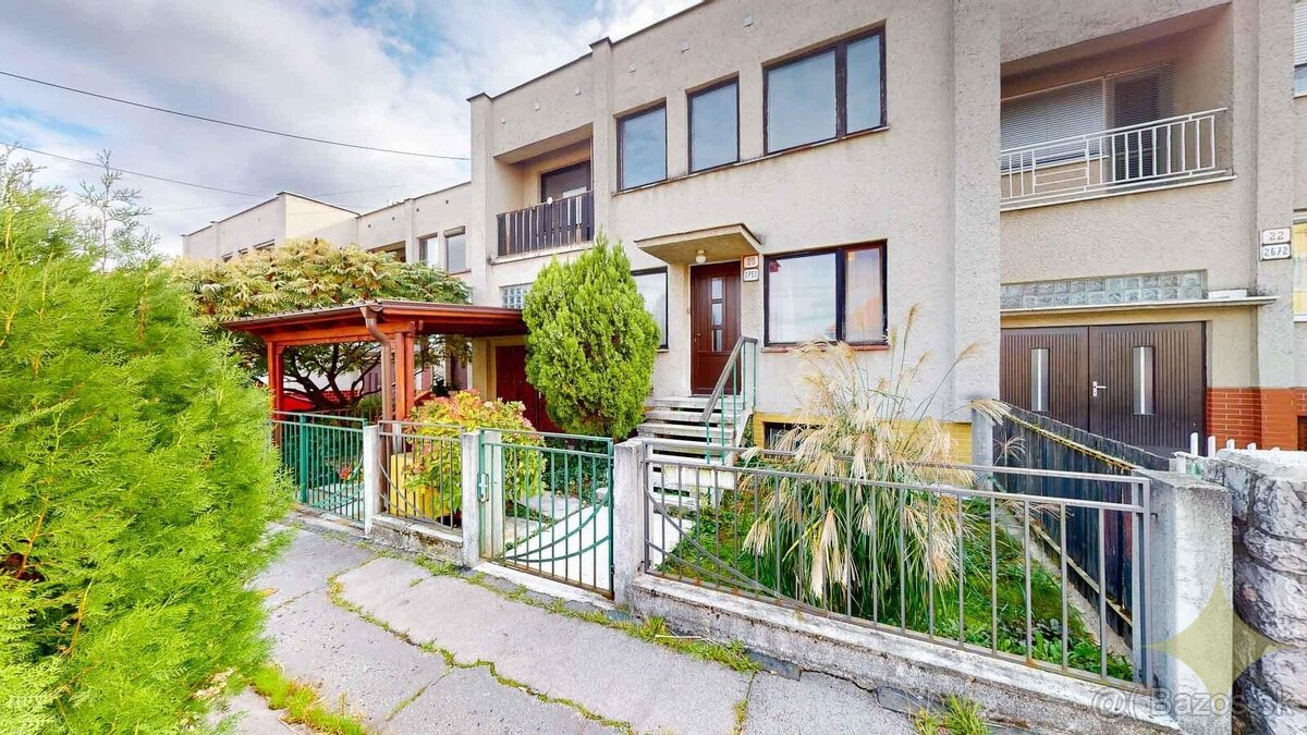 Na predaj 6 izbový rodinný dom v radovej zástavbe v Lučenci