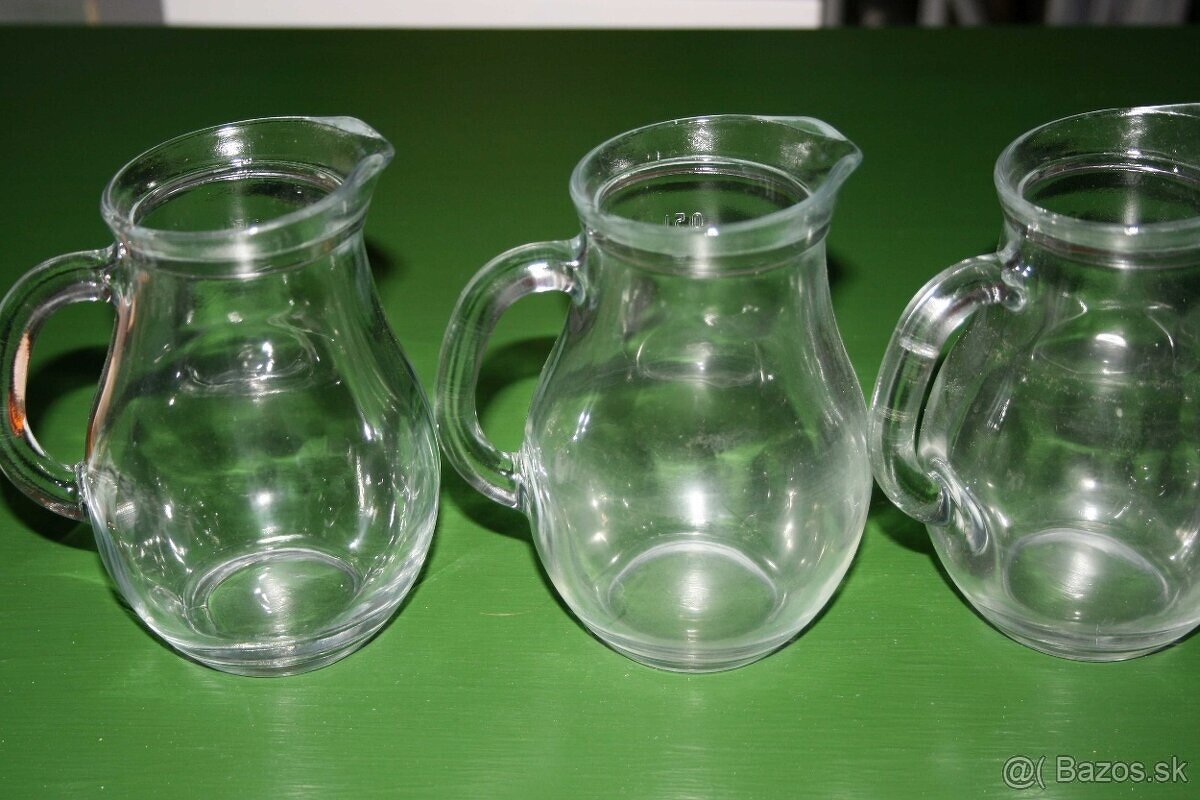 Sklenene dzbaniky na limonadu, ciachovane na 500 ml